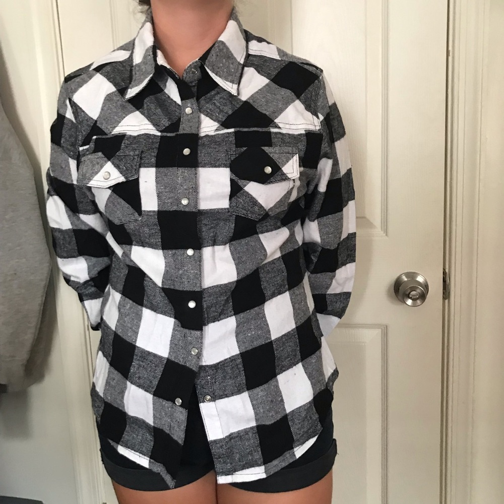 b&w flannel 🤍🖤 - Picture 3 of 9